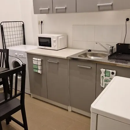 Cosy Apartment, Good Location, Cheap Parking In 50m Apartment
